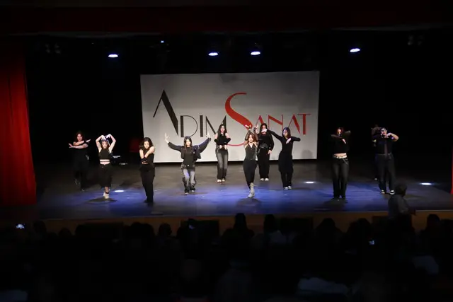 Adım Sanat 2024 Yıl Sonu Gösterisi – K-Pop – fotoğraf 79