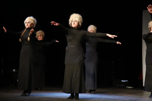 Adım Sanat 2024 Yıl Sonu Gösterisi – Laperise Kafkas Dansı – fotoğraf 59