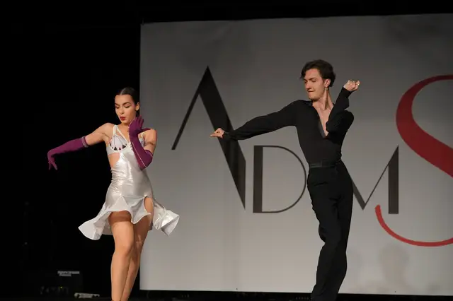 Adım Sanat Genç Latin Gösteri – fotoğraf 1