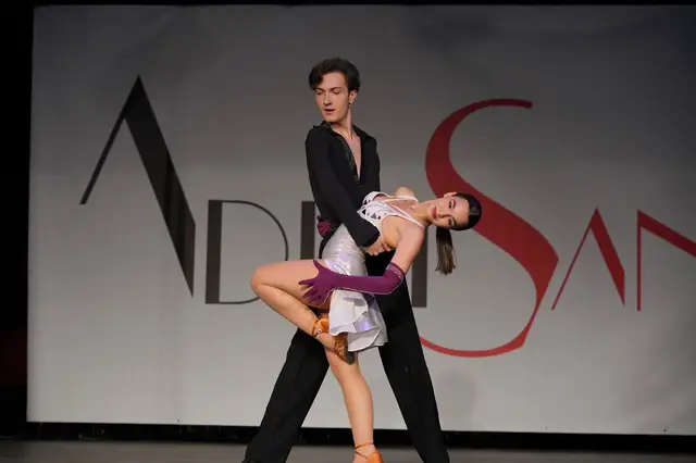 Adım Sanat 2024 Yıl Sonu Gösterisi – Latin Dansı – fotoğraf 9