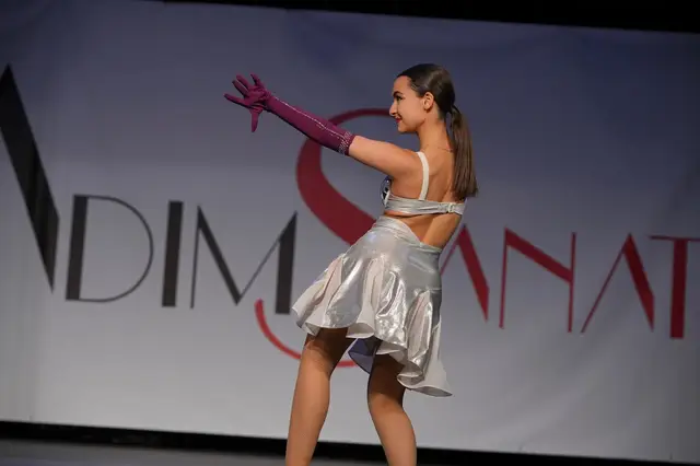 Adım Sanat 2024 Yıl Sonu Gösterisi – Latin Dansı – fotoğraf 4