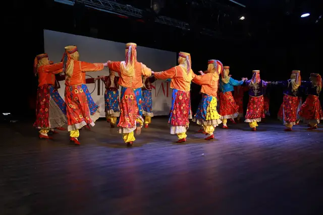 Adım Sanat 2024 Yıl Sonu Gösterisi – Van Kız – fotoğraf 39