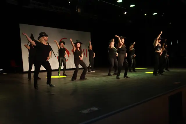 Adım Sanat 2024 Yıl Sonu Gösterisi – Zumba – fotoğraf 55
